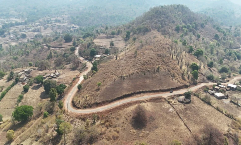 बारहमासी सड़क से जुड़ गया पहाड़ों के बीच बसा चाऊरडोंगरी