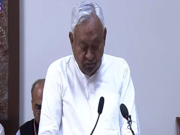 नीतीश कुमार ने राज्यसभा सदस्य के रूप में शपथ ग्रहण की