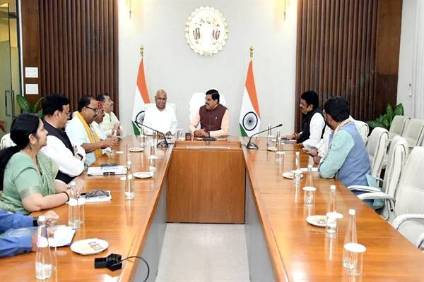 पहले छोटे किसानों का खरीदा जाएगा गेहूं, फिर मध्यम एवं बड़े किसानों से होगी खरीदी पहले छोटे किसानों का खरीदा जाएगा गेहूं, फिर मध्यम एवं बड़े किसानों से होगी खरीदी