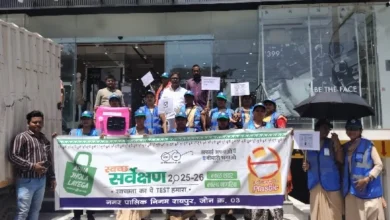 व्यापारियों को दुकानों में तत्काल टैग लगाने के निर्देश दिए गए, जो भी ग्राहक आएंगे, अपना थैला साथ में लेकर आएंगे