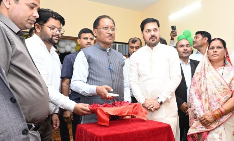 धरसींवा में आधुनिक तहसील कार्यालय का लोकार्पण: