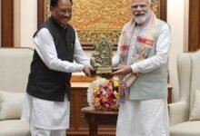 प्रभु श्रीराम के आदर्शों से प्रेरित छत्तीसगढ़ : मुख्यमंत्री श्री साय ने प्रधानमंत्री श्री नरेंद्र मोदी को बेल मेटल निर्मित ‘माता कौशल्या के राम’  कलाकृति की भेंट