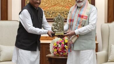 प्रभु श्रीराम के आदर्शों से प्रेरित छत्तीसगढ़ : मुख्यमंत्री श्री साय ने प्रधानमंत्री श्री नरेंद्र मोदी को बेल मेटल निर्मित ‘माता कौशल्या के राम’  कलाकृति की भेंट