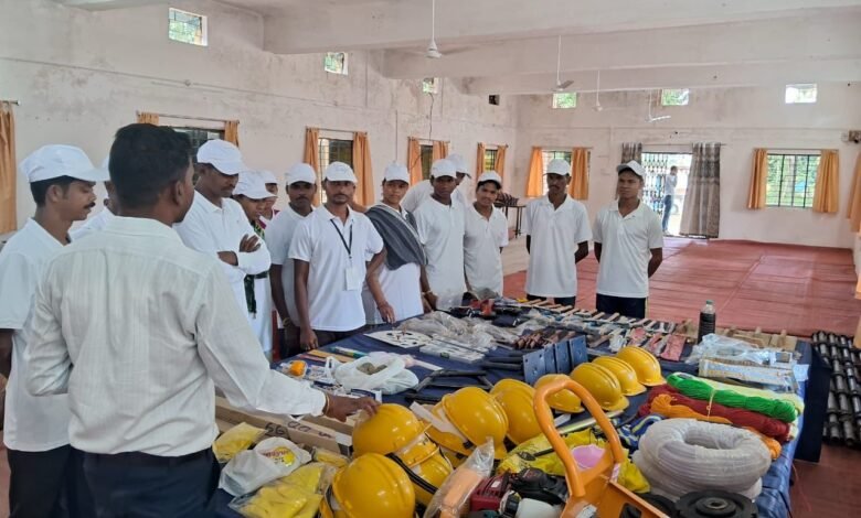 आत्मसमर्पित माओवादियों का आजीविकामूलक गतिविधियों से सुधर रहा भविष्य