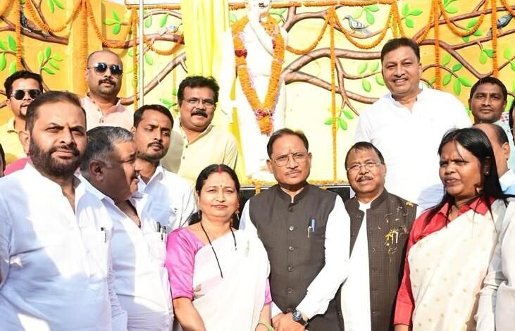 माँ भारती के वीर सपूत चंद्रशेखर आज़ाद को नमन: मुख्यमंत्री श्री विष्णुदेव साय ने अंबिकापुर में प्रतिमा का किया अनावरण