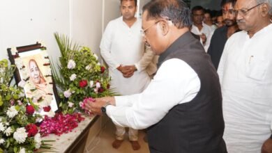 मुख्यमंत्री श्री विष्णु देव साय ने स्वर्गीय श्रीमती प्रेमलता अग्रवाल को दी श्रद्धांजलि