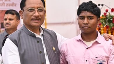 मुख्यमंत्री श्री विष्णु देव साय ने पुनर्वास केंद्र का किया अवलोकन, पुनर्वासितों से किया आत्मीय संवाद