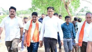 वित्त मंत्री श्री ने पुसौर में लाइब्रेरी, पुष्पवाटिका एवं तालाब सौंदर्यीकरण कार्यों का किया निरीक्षण