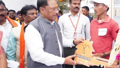 सिलगेर के माड़वी कोसा ने अपने हाथों से बनाया अपना घर, मुख्यमंत्री ने सौंपी खुशियों की चाबी