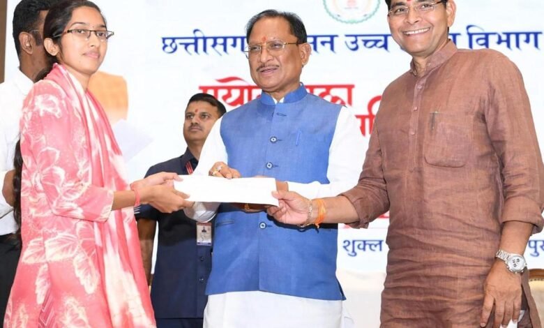 छत्तीसगढ़ को प्रगति और समृद्धि के नए आयामों तक ले जाने में युवा पीढ़ी की महत्वपूर्ण भूमिका – उच्च शिक्षा मंत्री श्री टंकराम वर्मा