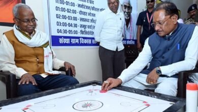 मुख्यमंत्री श्री विष्णु देव साय ने सियान गुड़ी का किया शुभारंभ : बुजुर्गों के साथ कैरम खेलकर वरिष्ठजनों का बढ़ाया हौंसला