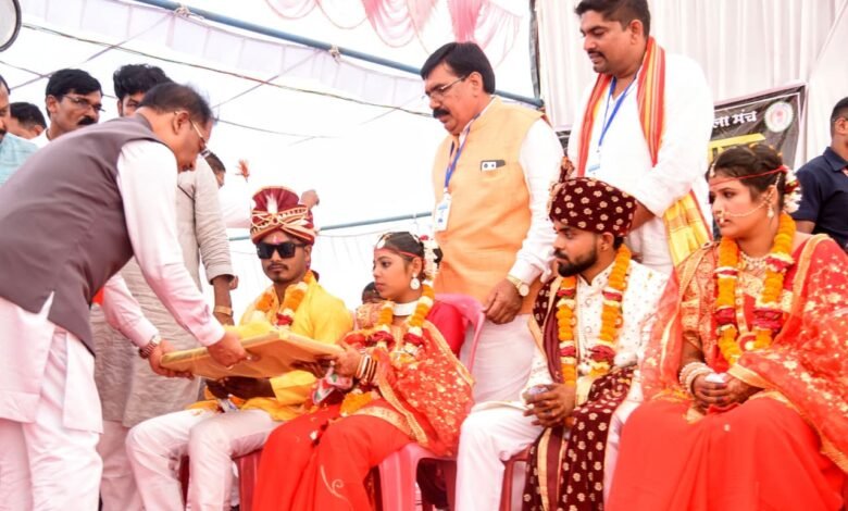 छत्तीसगढ़ में सामूहिक विवाह बना सामाजिक एकता का उत्सव, मुख्यमंत्री ने 13 नवदंपतियों को दिया आशीर्वाद
