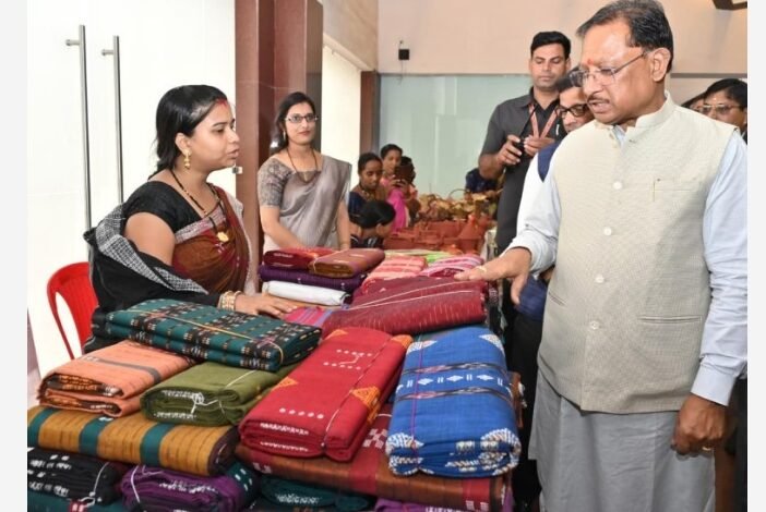 हाथ करघे से कमाई तक- ग्राम नारी की महिलाओं की सफलता का राज