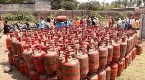 परिचय पत्र दिखाने पर छात्रों को मिलेंगे 5 किलो वाले गैस सिलेंडर