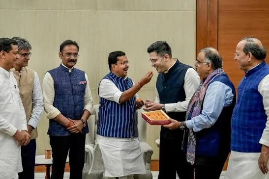 AAP के 7 बागी सांसदों को BJP में शामिल होने की मंजूरी