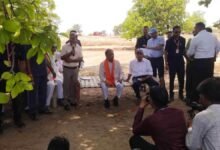 मुख्यमंत्री श्री विष्णु देव साय ने बरगद के पेड़ के नीचे लगाई चौपाल, सुनी ग्रामीणों की समस्याएं