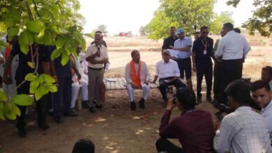 मुख्यमंत्री श्री विष्णु देव साय ने बरगद के पेड़ के नीचे लगाई चौपाल, सुनी ग्रामीणों की समस्याएं