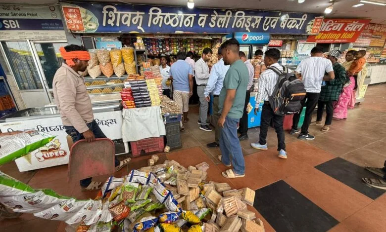 एक्सपायरी सामग्री जब्त, 1.08 लाख रुपये का जुर्माना वसूला