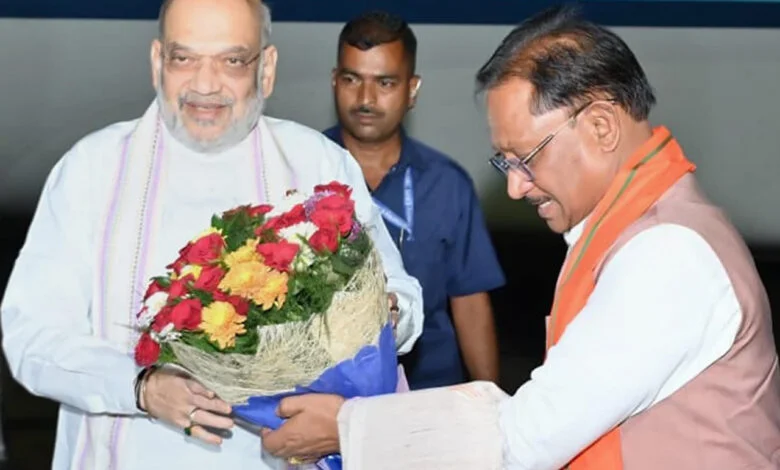 केंद्रीय गृह मंत्री अमित शाह पहुंचे रायपुर, मुख्यमंत्री साय ने किया स्वागत केंद्रीय गृह मंत्री अमित शाह पहुंचे रायपुर, मुख्यमंत्री साय ने किया स्वागत