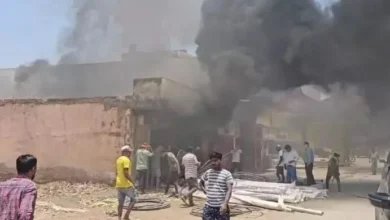 पाइप गोदाम में लगी भीषण आग, मची अफरा-तफरी