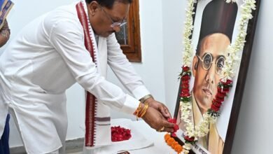 वीर सावरकर की जयंती पर मुख्यमंत्री श्री विष्णुदेव साय ने किया नमन वीर सावरकर की जयंती पर मुख्यमंत्री श्री विष्णुदेव साय ने किया नमन