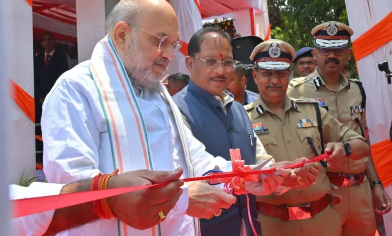 गृह मंत्री अमित शाह ने ‘अत्याधुनिक डायल 112’ और फॉरेंसिक मोबाइल वैन को दिखाई हरी झंडी