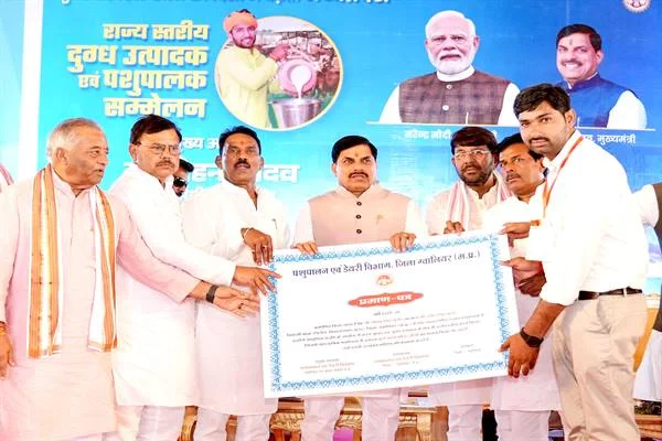 सरकार खरीदेगी दूध, पशुपालकों को दिलाएगी दूध का समुचित दाम : मुख्यमंत्री