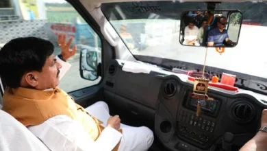 मुख्यमंत्री डॉ. यादव बस में जनप्रतिनिधियों और अधिकारियों के साथ पहुंचे उज्जैन