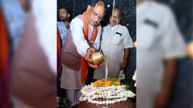मुख्यमंत्री ने हाटकेश्वर महादेव मंदिर में पूजा-अर्चना कर प्रदेशवासियों के सुख समृद्धि की कामना की