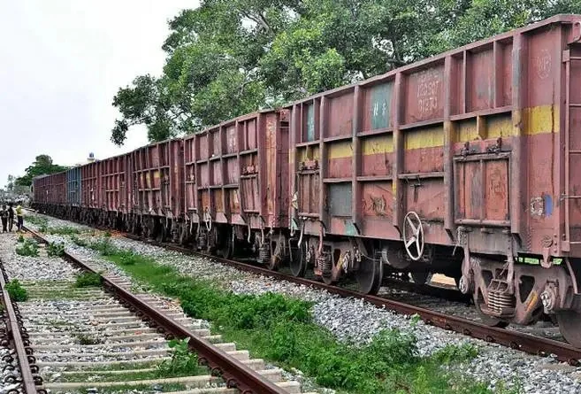 रेलवे ने पिछले चार महीनों में 170 प्रतिशत अधिक सीमेंट की ढुलाई की, अब नज़र फ्लाई ऐश बाज़ार पर रेलवे ने पिछले चार महीनों में 170 प्रतिशत अधिक सीमेंट की ढुलाई की, अब नज़र फ्लाई ऐश बाज़ार पर