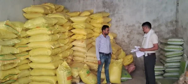 6 खाद दुकानों के लाइसेंस सस्पेंड 6 खाद दुकानों के लाइसेंस सस्पेंड