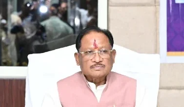 मुख्यमंत्री ने PWD के अधिकारी को लगाई फटकार, कहा- मीटिंग से निकलकर बाहर जाओ और अपने सचिव से बात करके सही जानकारी बताओ
