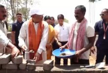 मुख्यमंत्री ने ईंट जोड़कर किया श्रमदान
