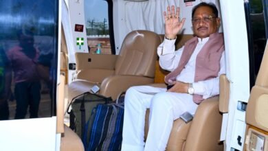 सरगुजा जिले के ग्राम सिलमा में अचानक उतरा मुख्यमंत्री श्री साय का हेलीकॉप्टर