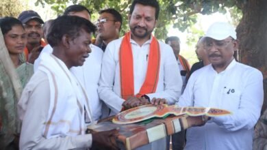 सुशासन तिहार: मुख्यमंत्री श्री विष्णु देव साय ने पीएम जनमन के हितग्राही को सौंपी खुशियों की चाबी