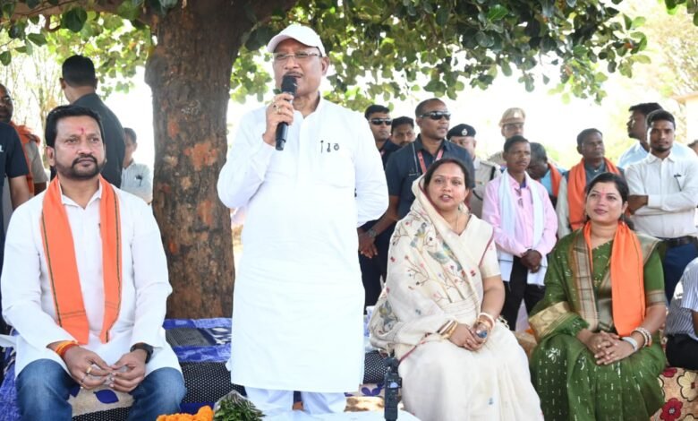 मेधावी विद्यार्थियों को मुख्यमंत्री का मिला आशीर्वाद और प्रोत्साहन