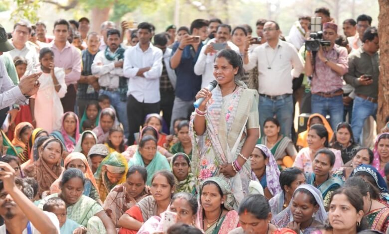 आम की छांव में बदले सपनों के मायने: मुख्यमंत्री ने कहा—“अब करोड़पति दीदी बनने की सोचिए”