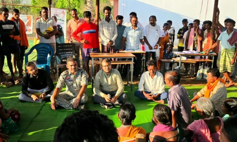 सुशासन की मोटरसाइकिल से दुर्गम पहाड़ों तक पहुँचे कलेक्टर-एसपी