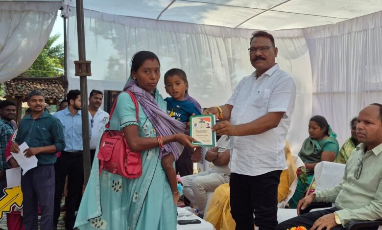सुशासन तिहार 2026: सिमड़ा शिविर में हितग्राहियों को मिले राशन कार्ड, चेहरे पर आई मुस्कान