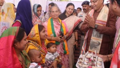 ​सुशासन तिहार: मंत्री टंकराम वर्मा ने झुमका में ग्रामीणों को बांटी खुशियां