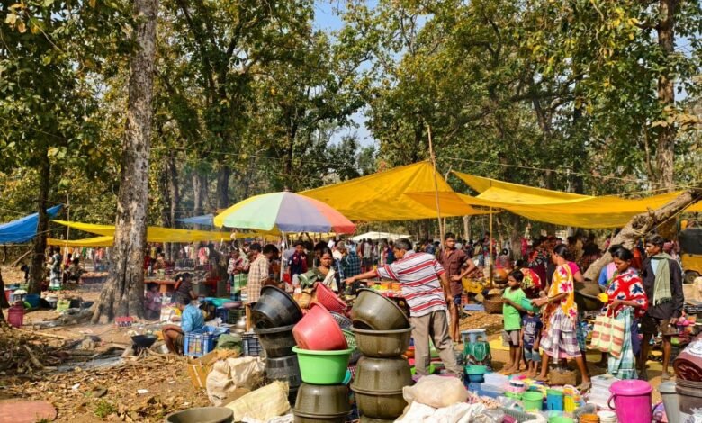 चार दशकों बाद फिर सजी पुजारी कांकेर और कोण्डापल्ली की साप्ताहिक बाजारें चार दशकों बाद फिर सजी पुजारी कांकेर और कोण्डापल्ली की साप्ताहिक बाजारें