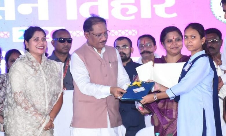 ग्रामीण अंचल की बेटी बनी प्रेरणा: मुख्यमंत्री श्री विष्णुदेव साय ने सराहा उत्कृष्ट प्रदर्शन ग्रामीण अंचल की बेटी बनी प्रेरणा: मुख्यमंत्री श्री विष्णुदेव साय ने सराहा उत्कृष्ट प्रदर्शन