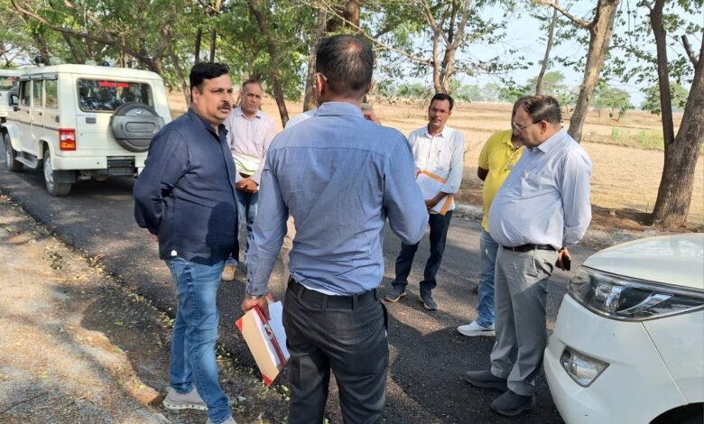 लोक निर्माण विभाग के सचिव ने निर्माणाधीन कुरुद-सिर्री मार्ग और सिर्री-चटौद सड़क का किया निरीक्षण