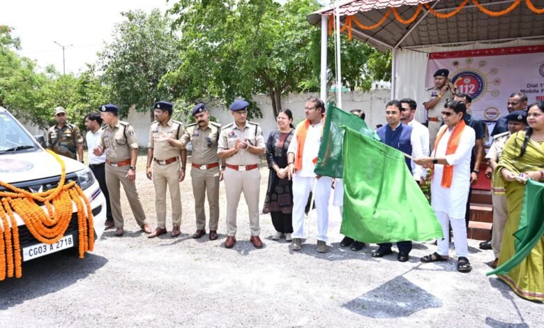 बलौदाबाजार में ‘नेक्स्ट जेन डायल-112’ वाहनों को राजस्व मंत्री ने दिखाई हरी झंडी बलौदाबाजार में ‘नेक्स्ट जेन डायल-112’ वाहनों को राजस्व मंत्री ने दिखाई हरी झंडी
