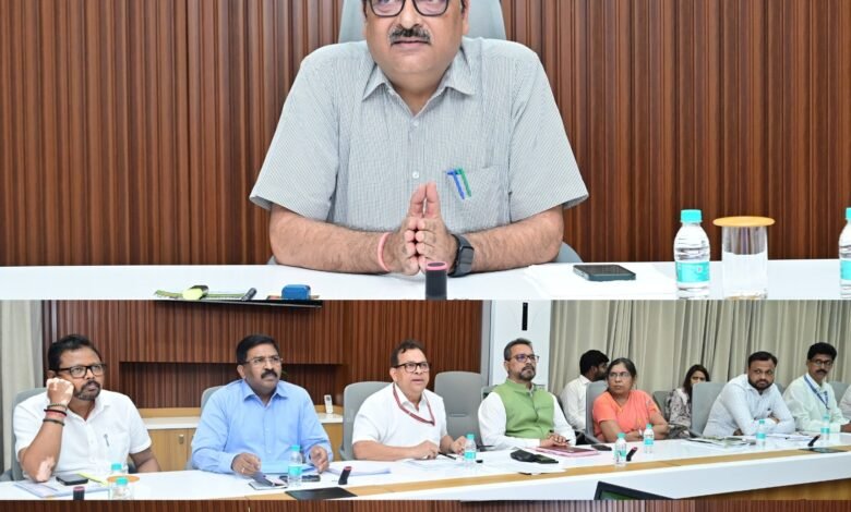 अबूझमाड़ में महुआ प्रसंस्करण के लिए बनेगा जनजातीय सहकारी मॉडल, संग्राहकों को हो रहा है सीधा ऑनलाइन भुगतान अबूझमाड़ में महुआ प्रसंस्करण के लिए बनेगा जनजातीय सहकारी मॉडल, संग्राहकों को हो रहा है सीधा ऑनलाइन भुगतान
