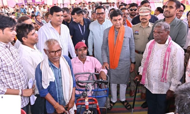 ​धमतरी के शिवचरण की टूटी उम्मीदों को समाधान शिविर ने दिया नया संबल
