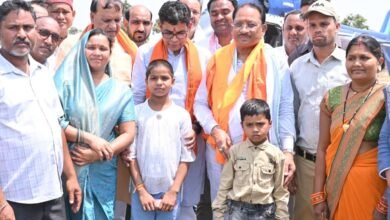 सुशासन तिहार में भावुक पल: मुख्यमंत्री से मिलकर बच्चों और अभिभावकों की आंखों में छलकी खुशी