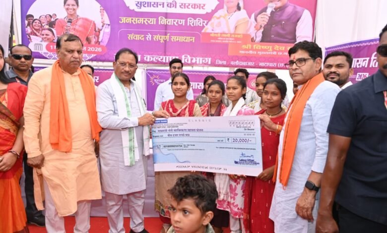 विभिन्न योजनाओं के हितग्राहियों से किया संवाद विभिन्न योजनाओं के हितग्राहियों से किया संवाद