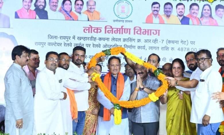 सुशासन तिहार में जनता के बीच पहुँची सरकार : मुख्यमंत्री श्री विष्णु देव साय ने कोसरंगी चौपाल में पीएम सूर्य घर, सौर सुजला और स्वामित्व योजना का लाभ लेने किया आह्वान सुशासन तिहार में जनता के बीच पहुँची सरकार : मुख्यमंत्री श्री विष्णु देव साय ने कोसरंगी चौपाल में पीएम सूर्य घर, सौर सुजला और स्वामित्व योजना का लाभ लेने किया आह्वान