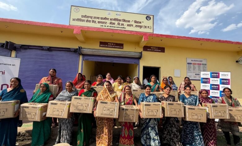 मुख्यमंत्री श्री विष्णु देव साय की घोषणा का त्वरित असर: कोसरंगी की दीदियों को मिली 50 निःशुल्क सिलाई मशीनें मुख्यमंत्री श्री विष्णु देव साय की घोषणा का त्वरित असर: कोसरंगी की दीदियों को मिली 50 निःशुल्क सिलाई मशीनें